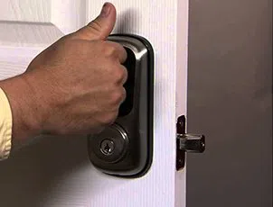 Lock Locksmith Tech Riverton, NJ 856-506-3210 - 24-7-locksmith-key-service