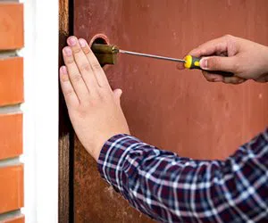 Lock Locksmith Tech Riverton, NJ 856-506-3210 - garage-door-locks