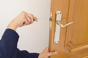Lock Locksmith Tech Riverton, NJ 856-506-3210 - lock-changing